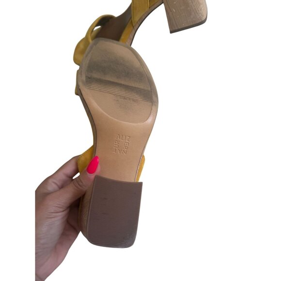 NATURALIZER Yellow Suede Sandals Heels Size 7.5W - Picture 4 of 9